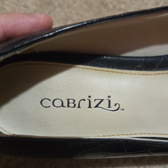 Black Kitten Heel Pointed-Toe Pumps - Picture 3 of 3